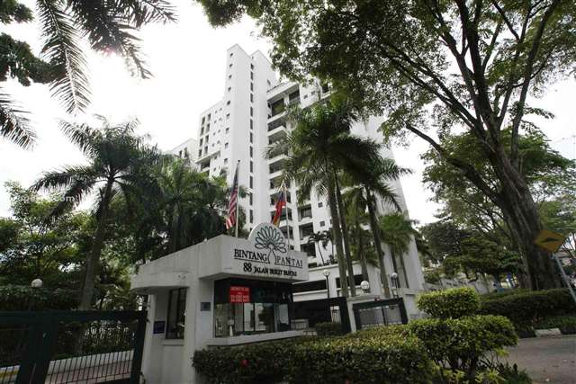 Bintang Pantai Condominium