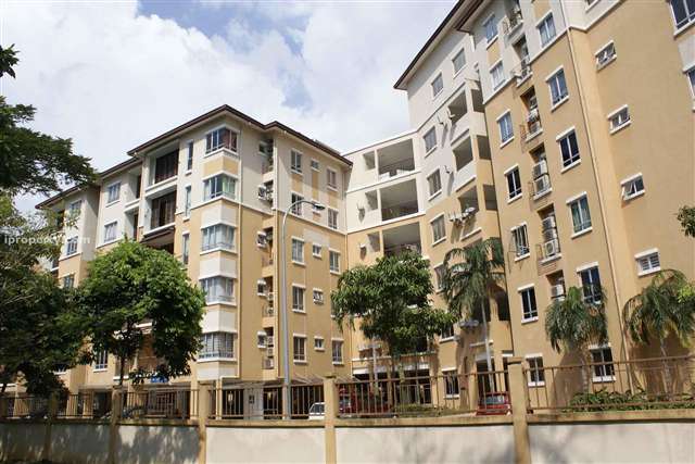 Lakes Condominiums / Pangsapuri Tasik