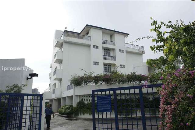 Enau Court