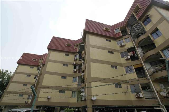 Puteri Court