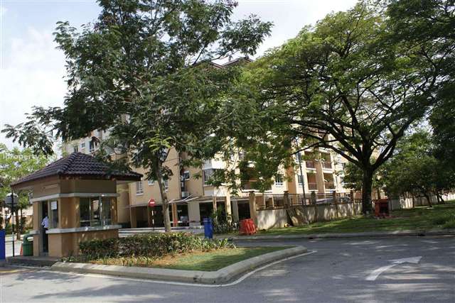 Lakes Condominiums / Pangsapuri Tasik