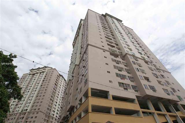 Pelangi Indah Condominium - Photo 2