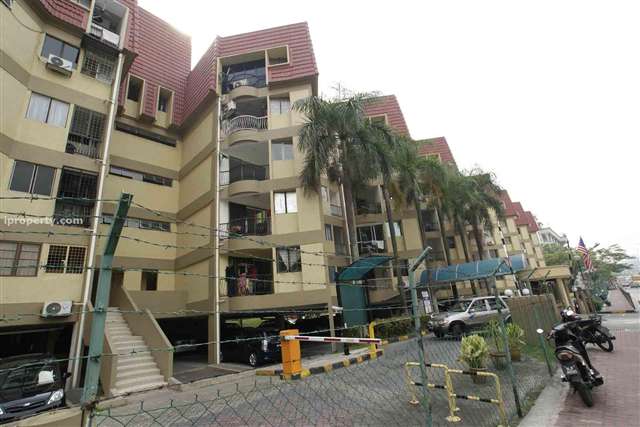 Puteri Court