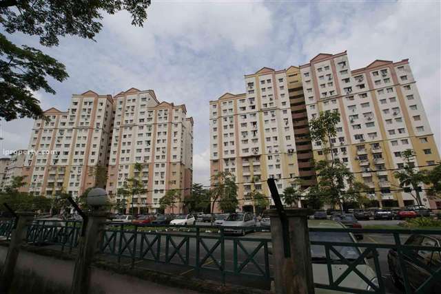 Avenue Court