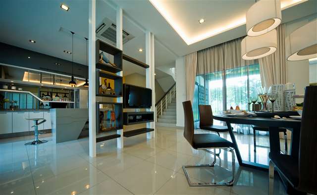 Dining & Dry Kitchen