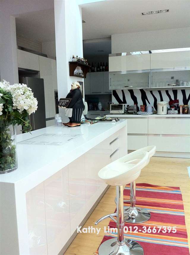 Open plan dry kitchen