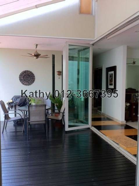 Interior open via bifolding door to the deck