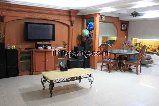 LIVING HALL