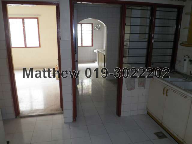 Dry Kitchen to Room and Wet Kitchen