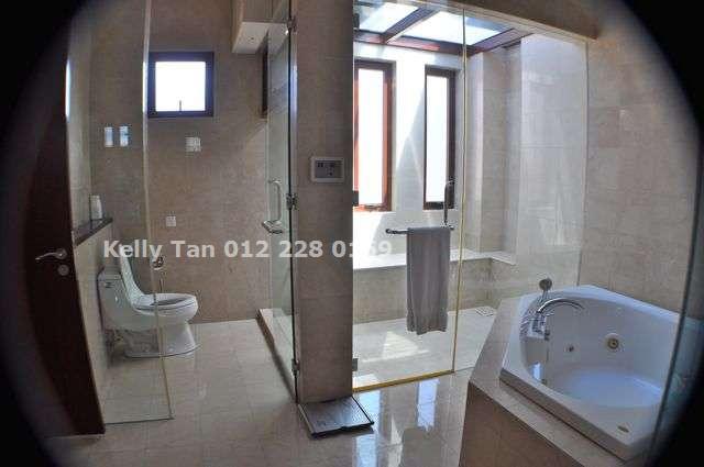 rain shower and jacuzzi bath tub in master bedroom