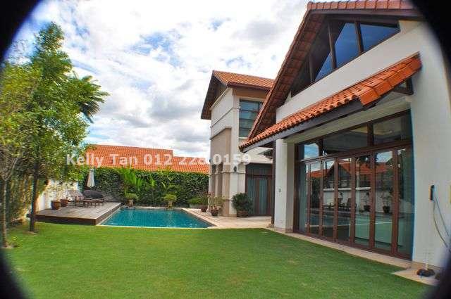 spacious garden n pool