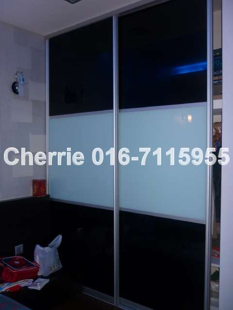 Build-in Wardrobe in Master Bedroom