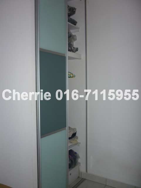 Build-in Wardrobe in Guest Room