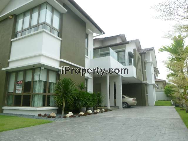Entrance view 2
