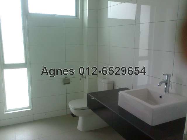 Master bedroom-bathroom