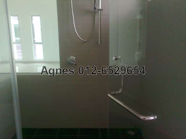 Master bedroom-bathroom