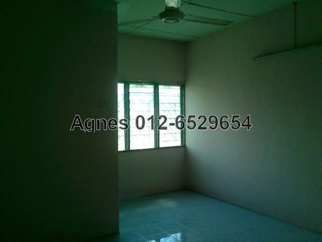 2nd room with fan