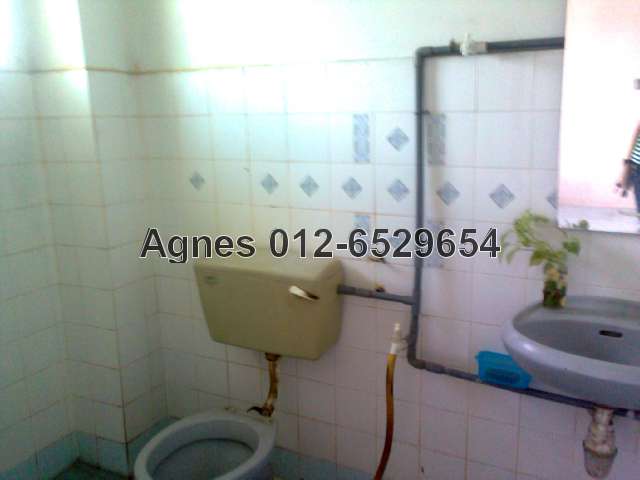 master bedroom toilet