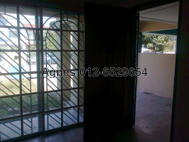 Site door of living hall
