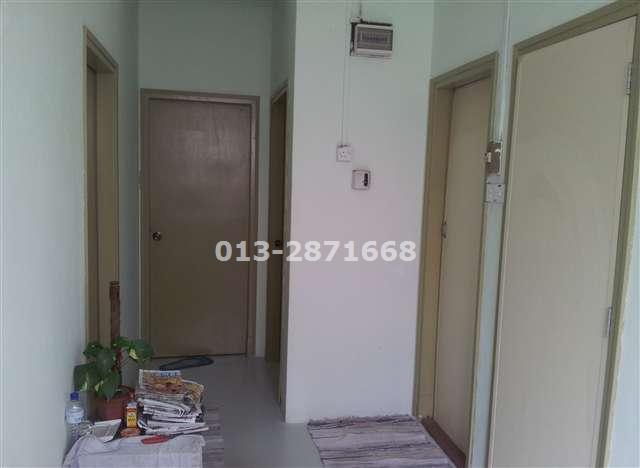 3 rooms @ upper floor