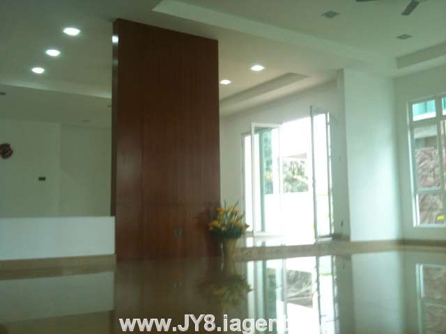 Very Large Hall and Dining Area