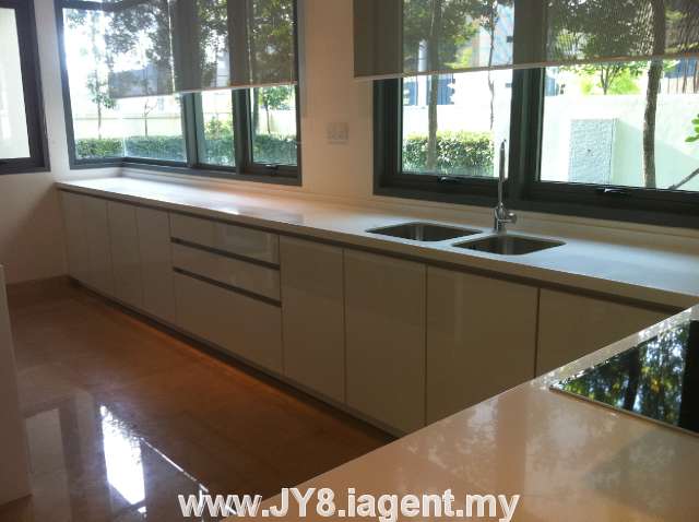 Large Kitchen with the Pool on the outside