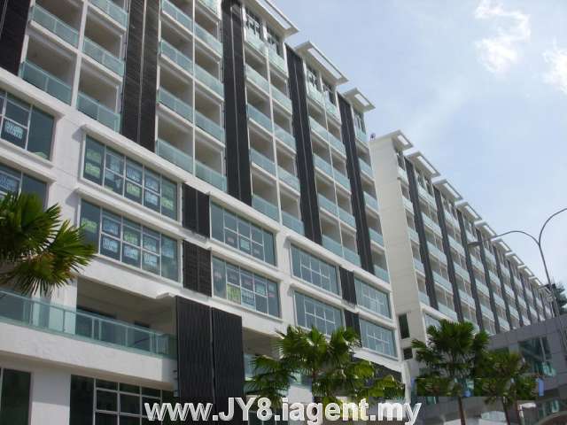 Corner UNIT Facing Road !