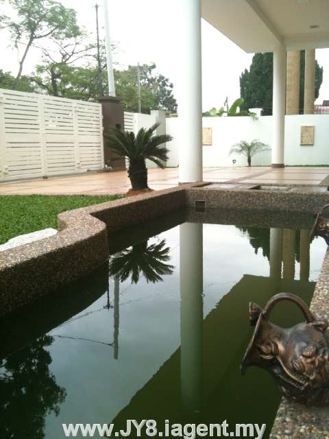 Large car porch with Water Feature