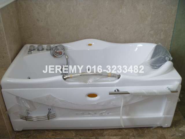 Jaccuzi Bathtub in Master Ensuite