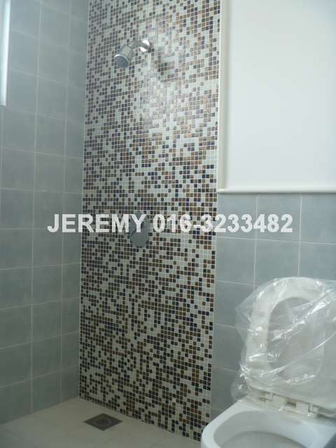 Common Bathroom in 2nd Floor