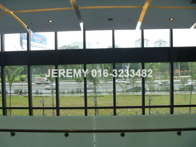 Lobby with Federal Highway View