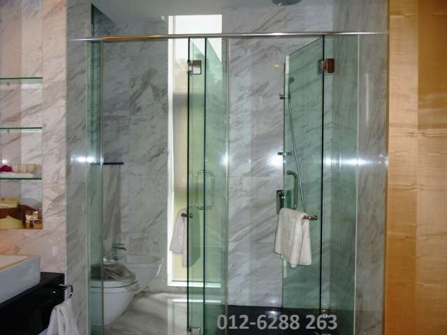 Master Room Shower / Toilet