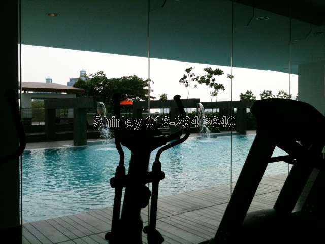 Gym room overlook swimming pool