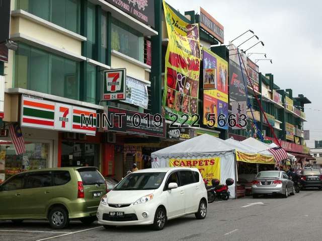 7-11 Convenience Store