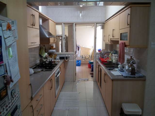 Built-in kitchen cabinets