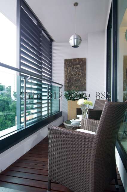 Balcony with movable louvers