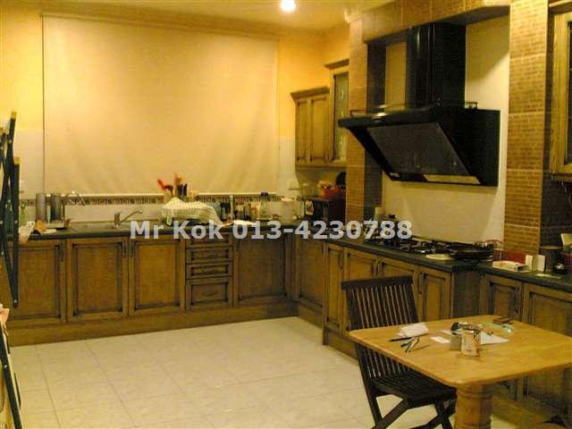 Western-styled white oak kitchen