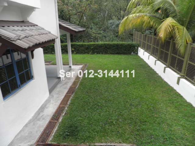 flat manicured garden
