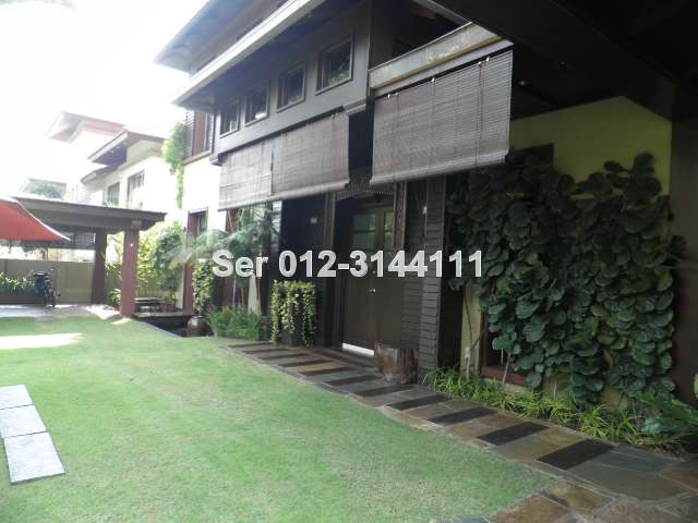 masterpiece manicured green frontage with solid