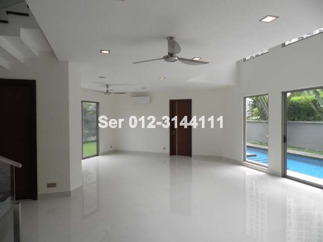 Clean cut ground level living bright