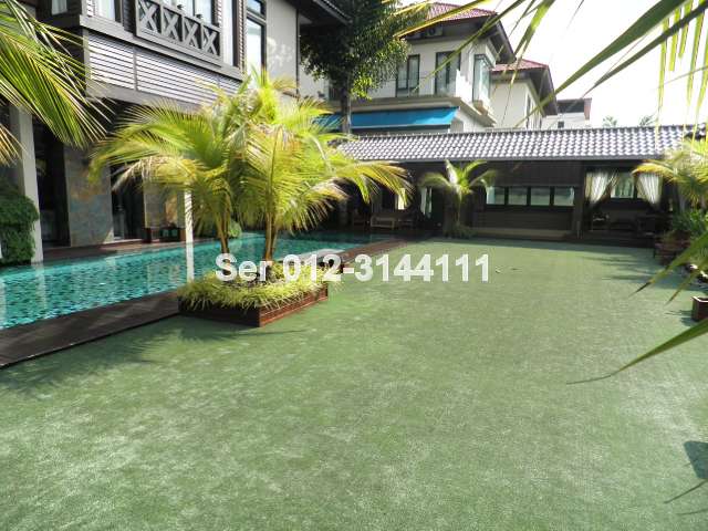 4000sf of green garden with putting green