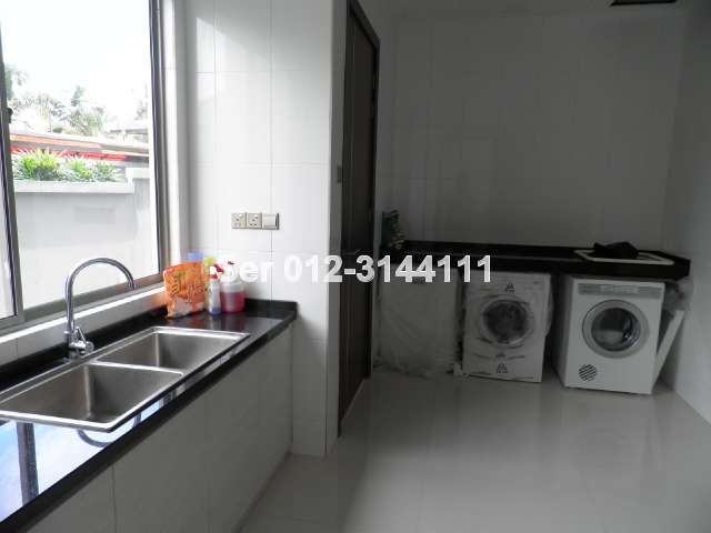 Spacious wet kitchenwith ample utility area