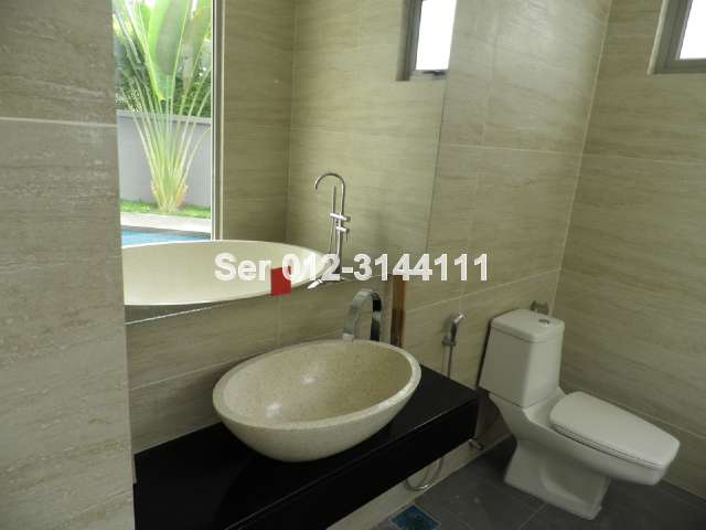 Floor to Wall traveltin tiles with granite top