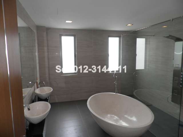 Spacious masterbath matching basin