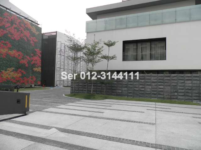 Kenny Heights Entrance Foyer and Driveway