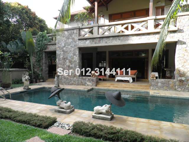 Tropical balinese ambience of this Home