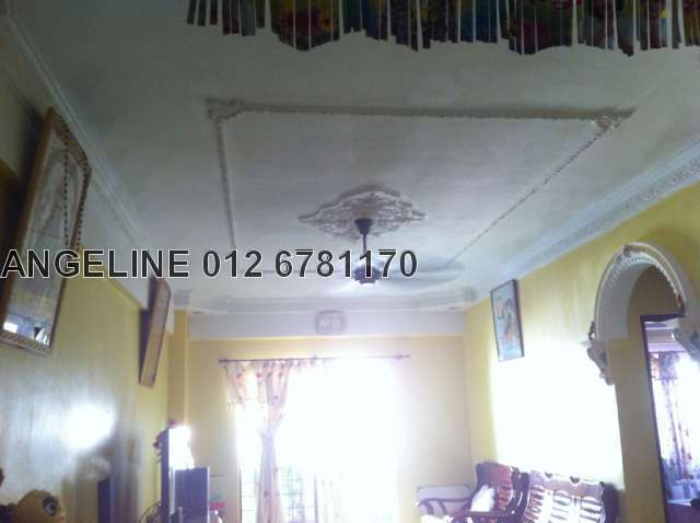 Plastered ceiling living hall