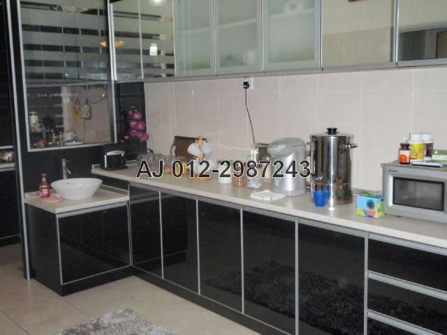 Dry Kitchen
