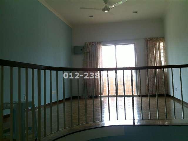 living hall 2nd flr