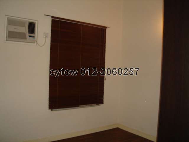 3rd room with blinds